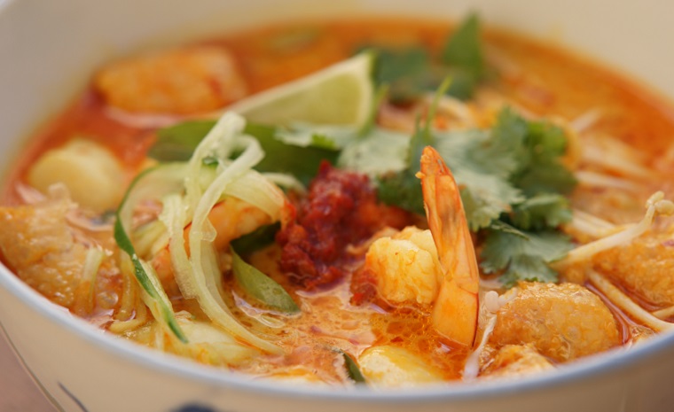 Laksa Lemak (using Prawns and Fish Balls)