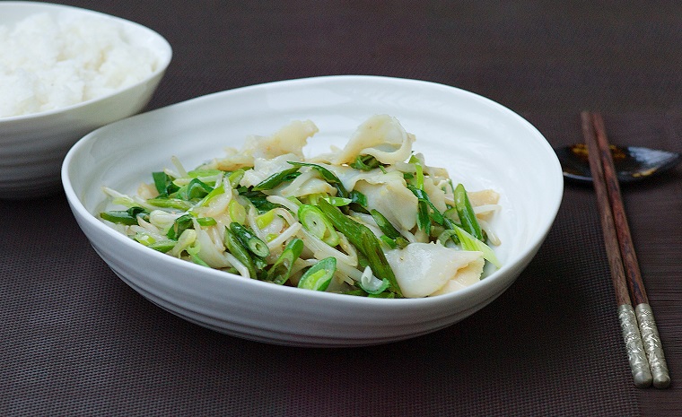 Stir-Fried Bailer Shell with Garlic Shoots